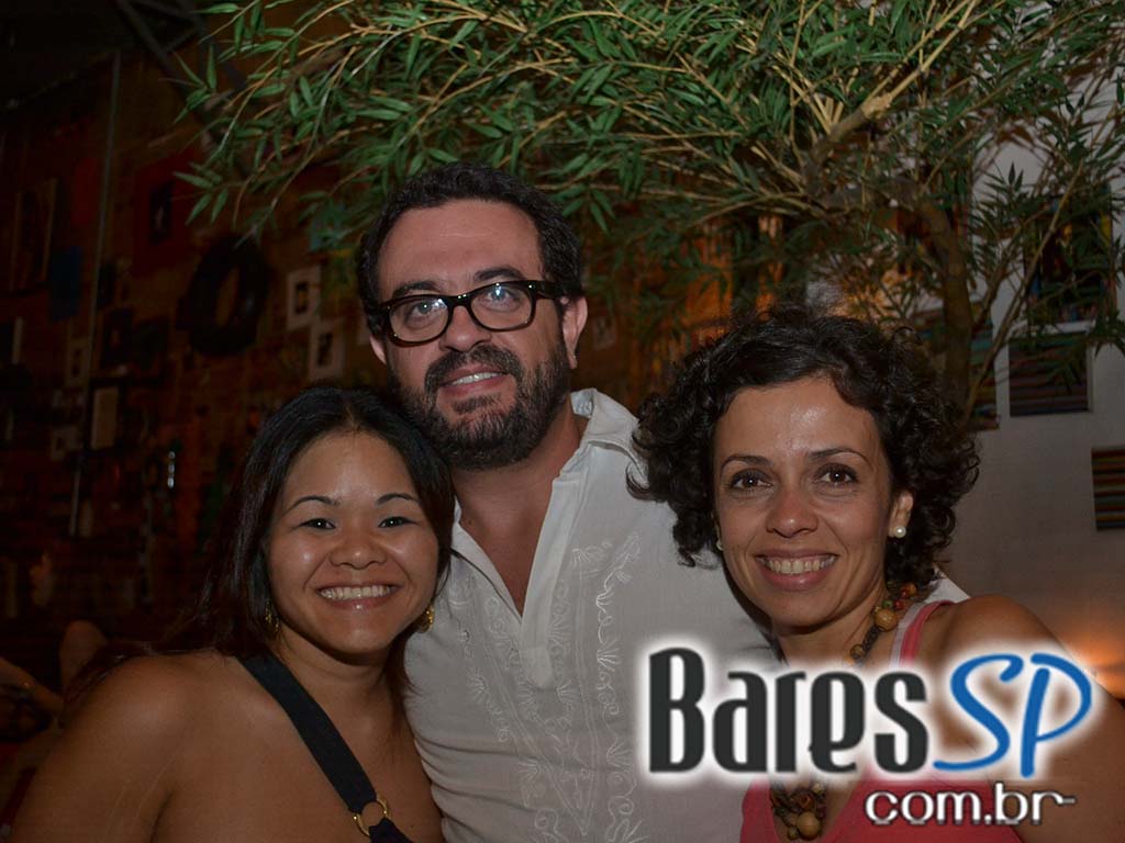 Dona Duda, Augusto Swing e integrantes de outros grupos se apresentaram em noite de samba-rock Dona Duda, Augusto Swing e integrantes de outros grupos se apresentaram em noite de samba-rock